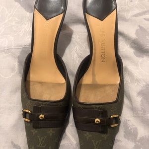 $210 LIKE NEW LOUIS VUITTON KITTEN HEELS